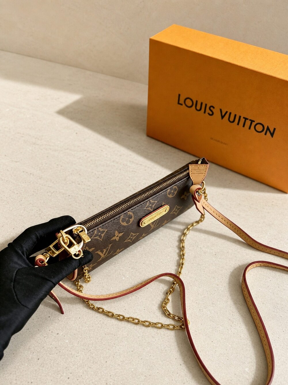 Louis Vuitton Gold Chain Eva Evening Clutch in Monogram Canvas - Picture 6 of 6